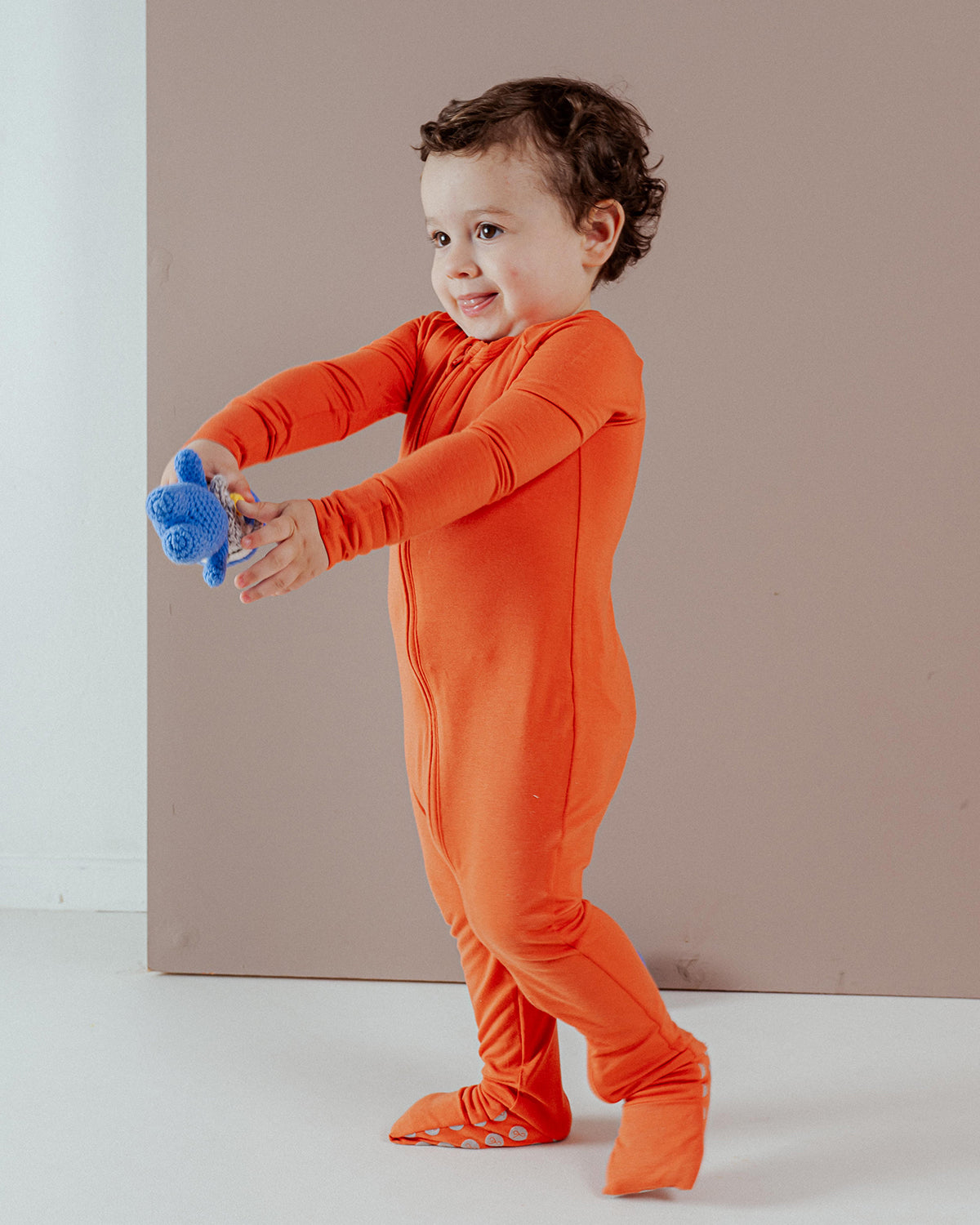 Tot and Posh Naranja / NB Romper Anti-Slip Bambú ultra suave.