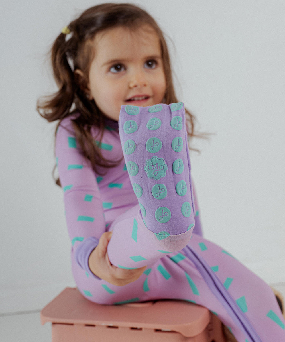 Tot and Posh Romper Confeti. Full Print Anti-slip - Bambú ultra suave.
