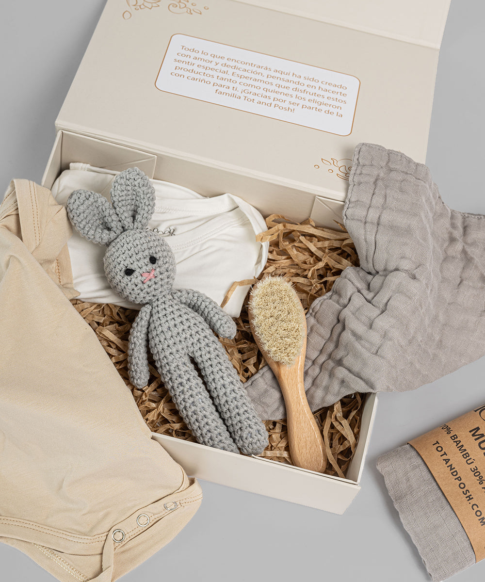 Tot and Posh Gris Gift Box Primera Muda de Bambú.