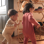 Tot and Posh Romper Liso Bambú ultra suave.