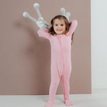 Tot and Posh Rosa Chicle / NB Romper Anti-Slip Bambú ultra suave.