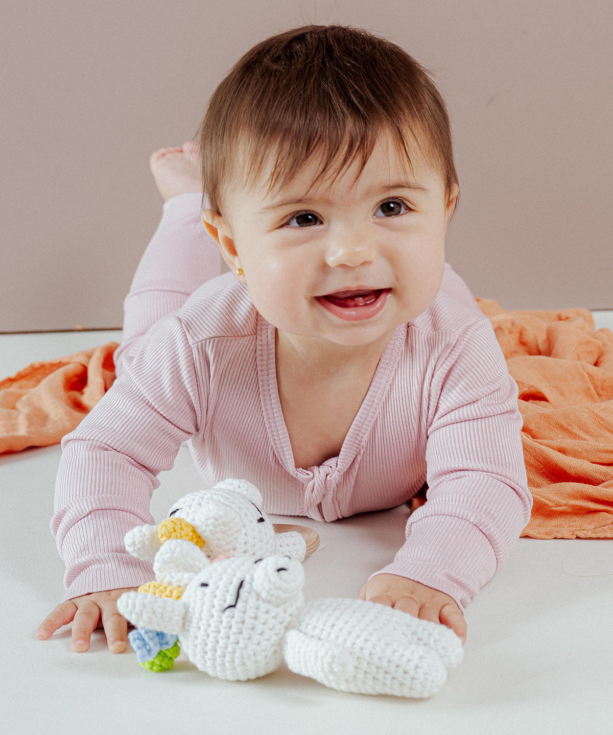 Tot and Posh Rosa Claro / 0-3M Romper de Bambú Ribbed.