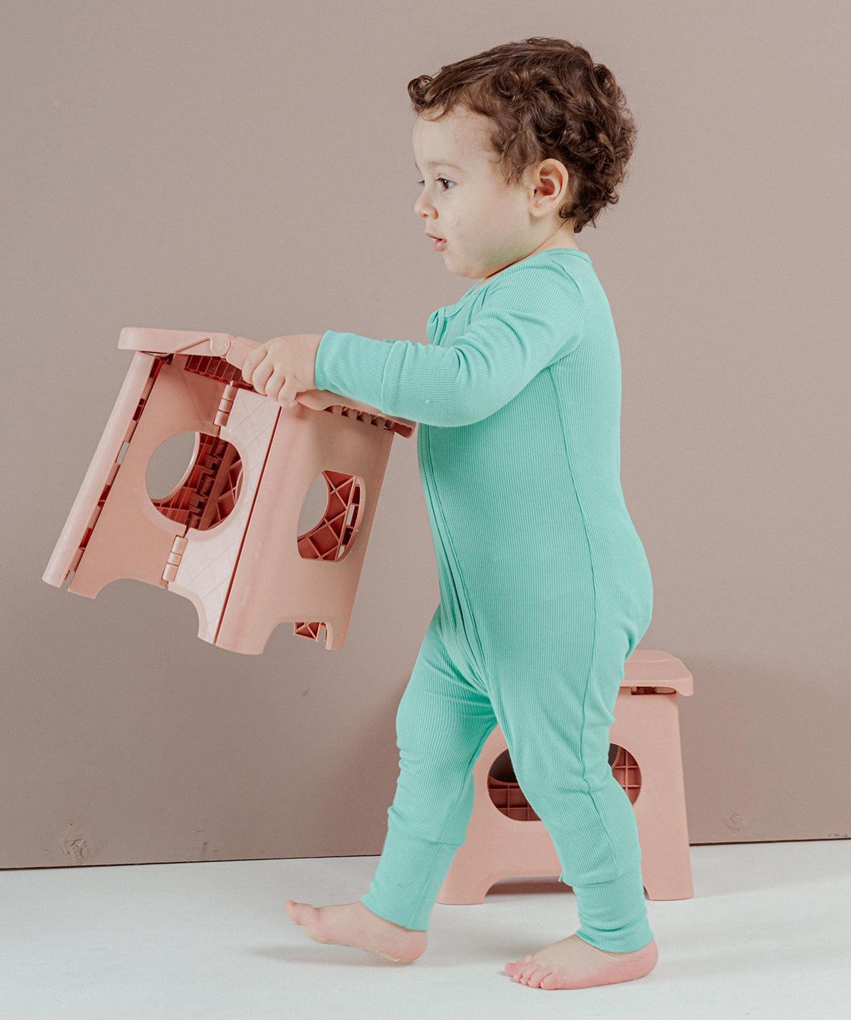 Tot and Posh Verde Lima / 0-3M Romper de Bambú Ribbed.