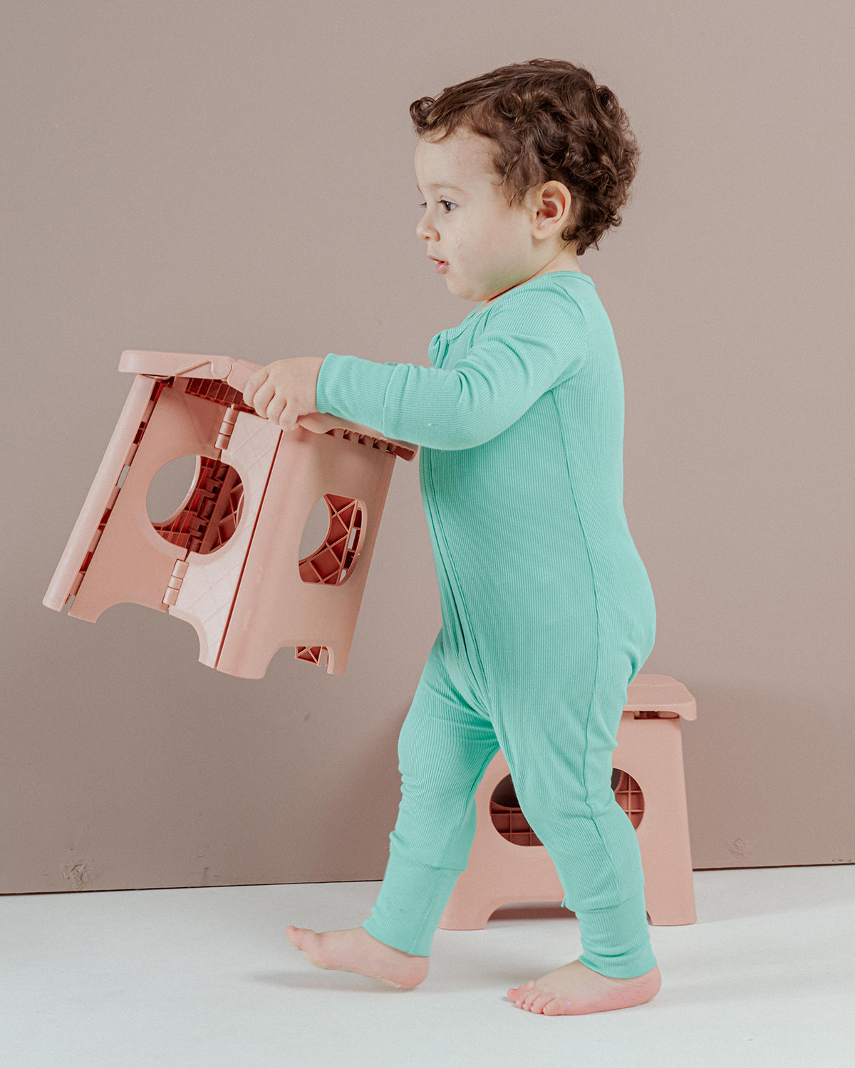 Tot and Posh Verde Lima / 0-3M Romper de Bambú Ribbed.